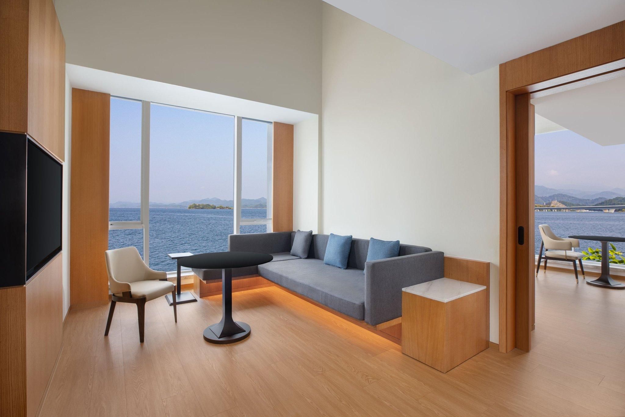 Selected Loft Suite, Suite, In Loft: 1 King, Lake view