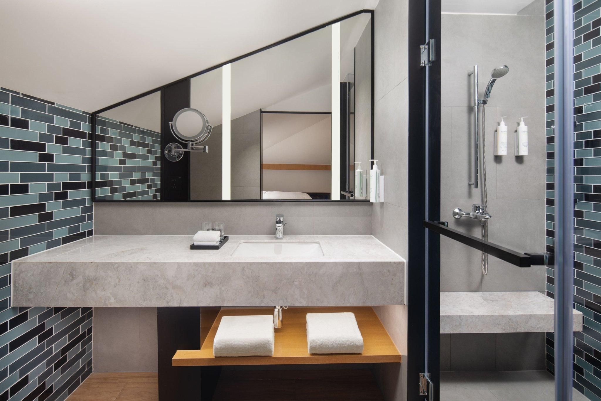 Selected Loft Suite, Suite, In Loft: 1 King, Lake view