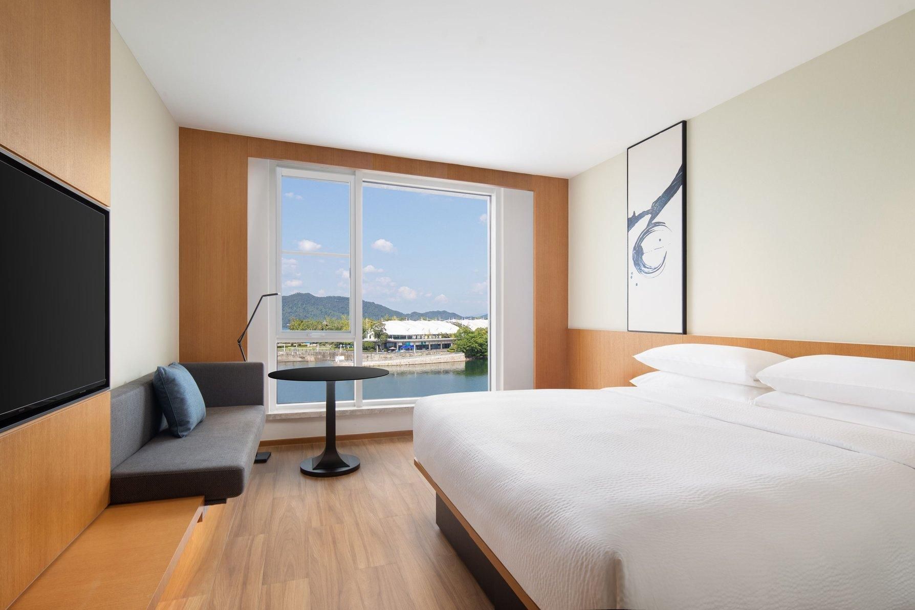 Fairfield Lake View King, Guest room, 1 King, Lake view