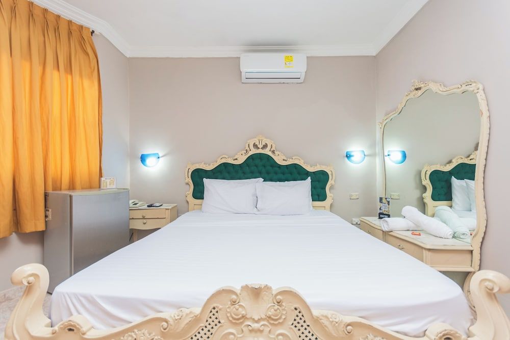 Superior Room, 1 King Bed, Shower Grab Bars, Air conditioning