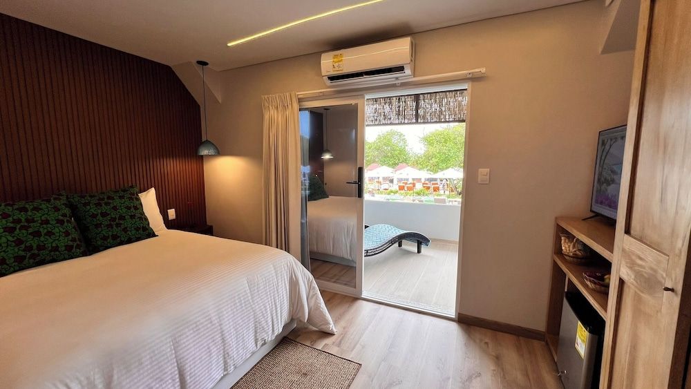 Superior Double Room, 1 Queen Bed, Pool View