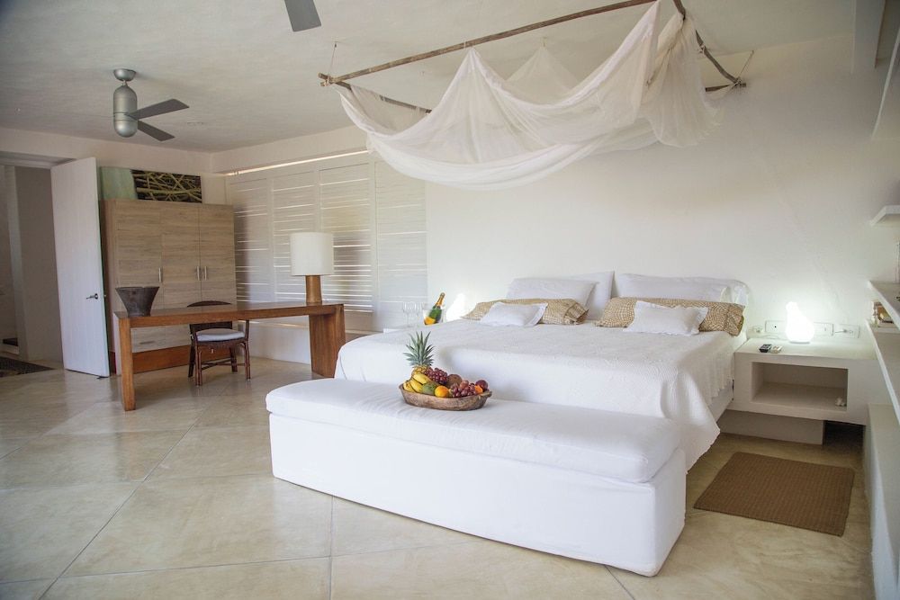 Deluxe Suite, 1 Bedroom, Balcony, Partial Sea View