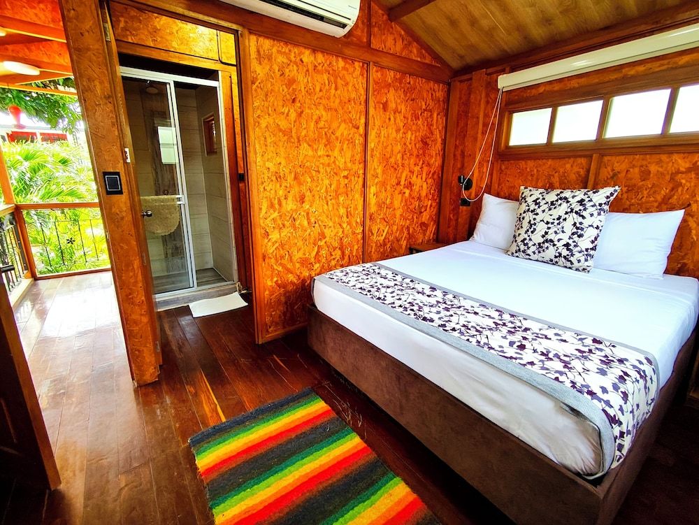 CASA DE PIEDRA Superior Tree House 2