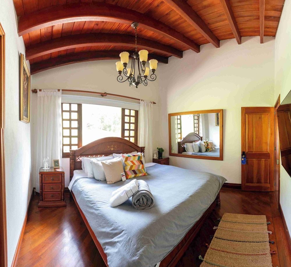 Autenthico Sajonia Hotel Aeropuerto Deluxe Room 5