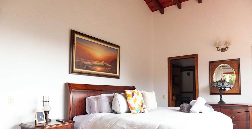 Autenthico Sajonia Hotel Aeropuerto Deluxe Room 6