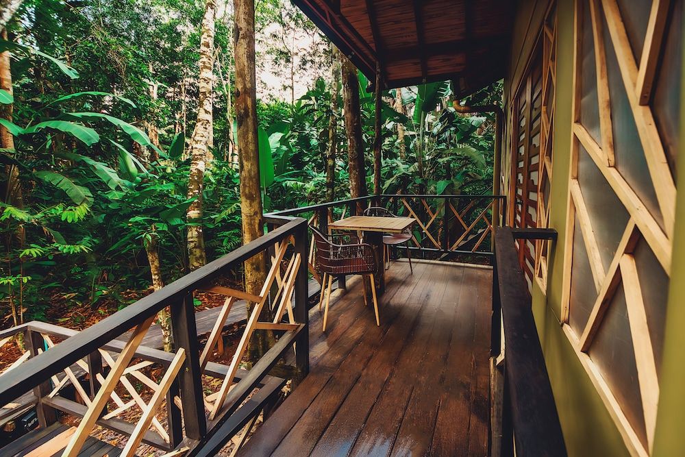 Buru Nature Hotel Premium Triple Room 3