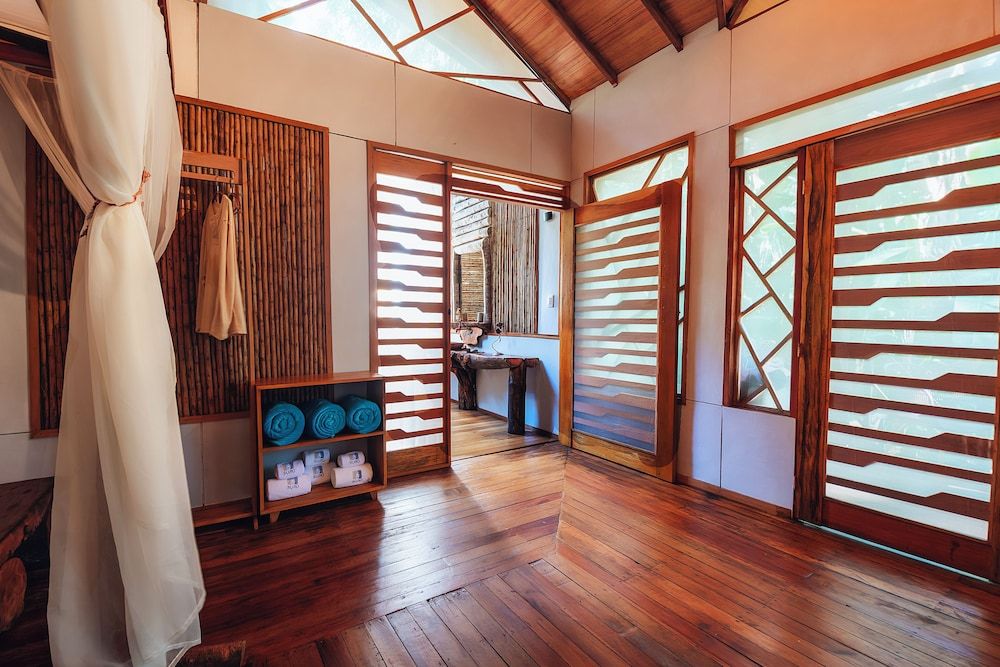 Buru Nature Hotel Premium Triple Room 6