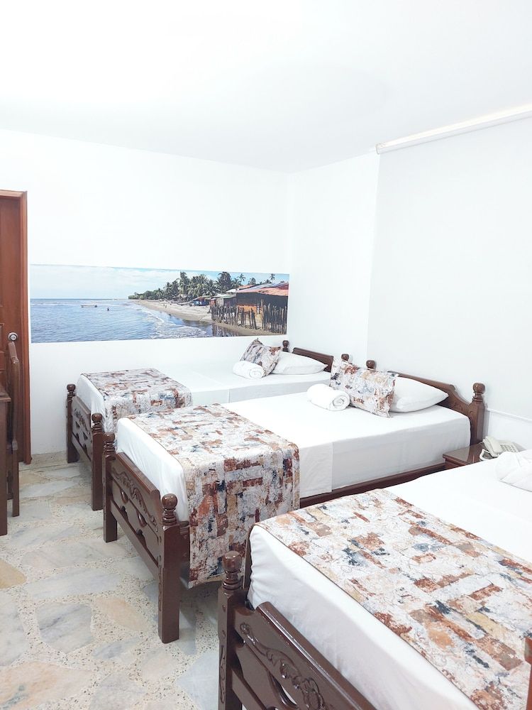 HOTEL STEVEN Triple Room, Private Bathroom 14