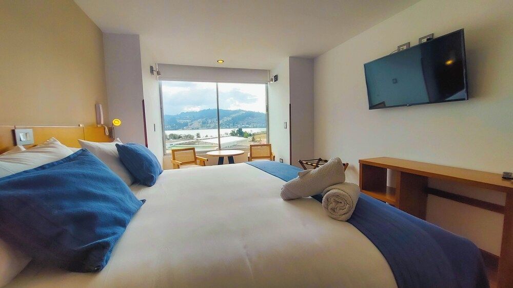 Samakwa Hotel Boutique Superior Double Room, Lake View 11