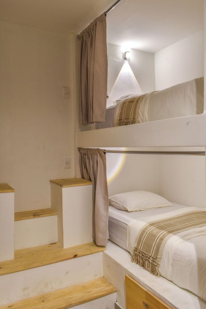 Comfort Shared Dormitory, Women only