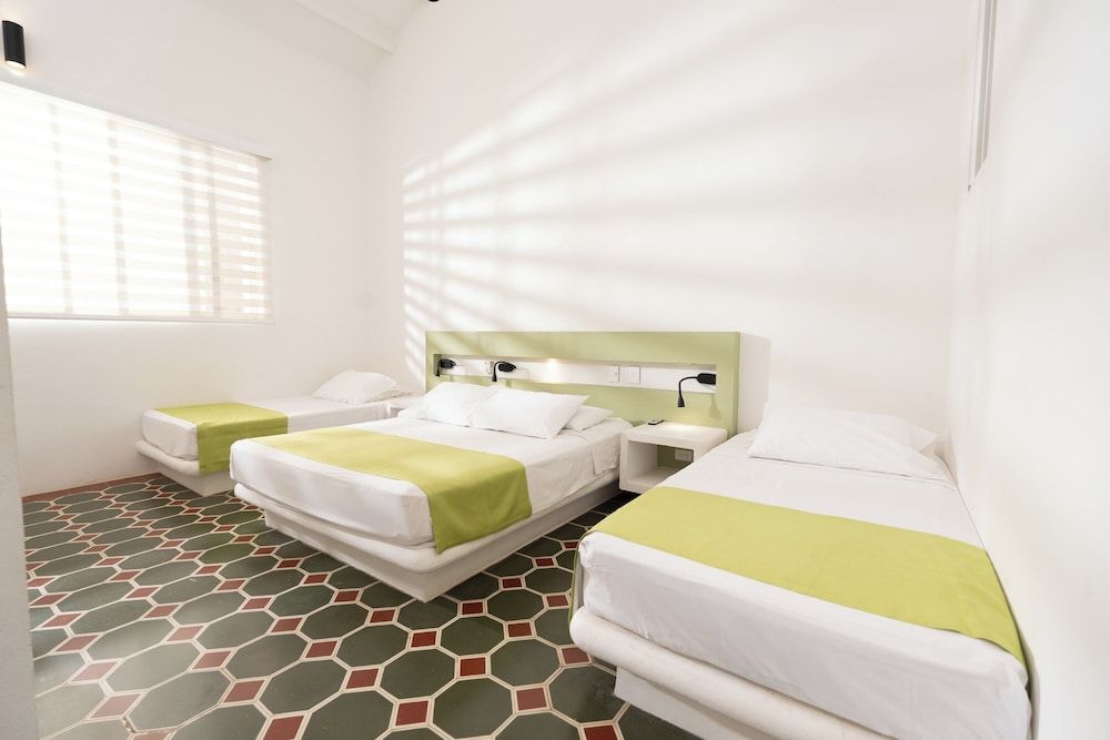 Room (Cumanday | Quadruple)