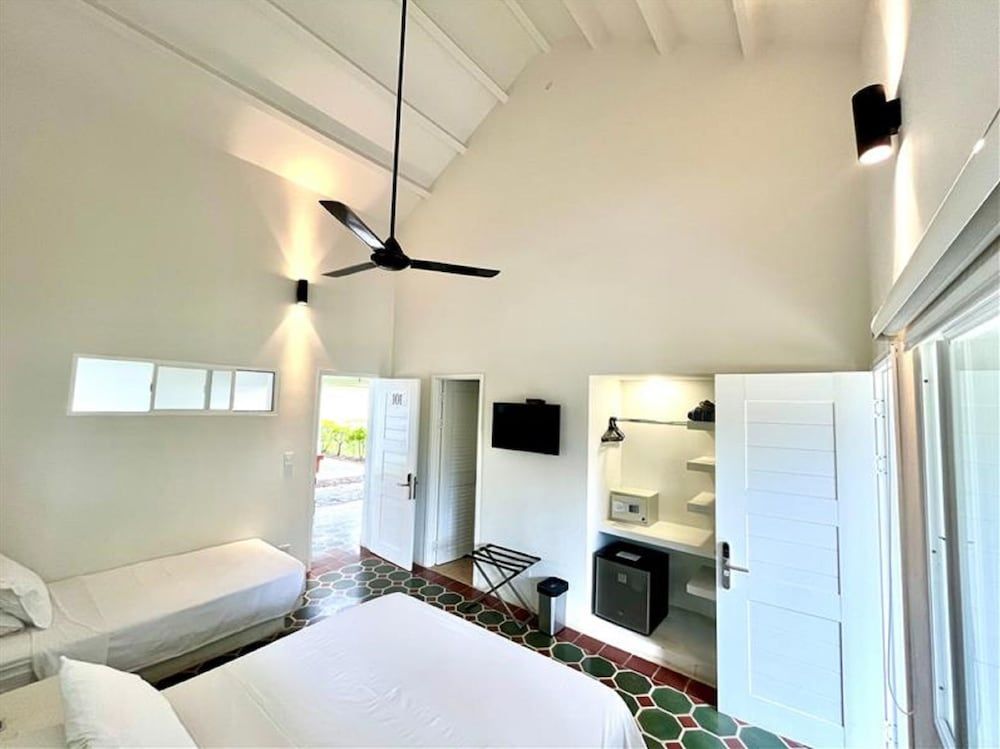 Room (Cumanday | Triple)