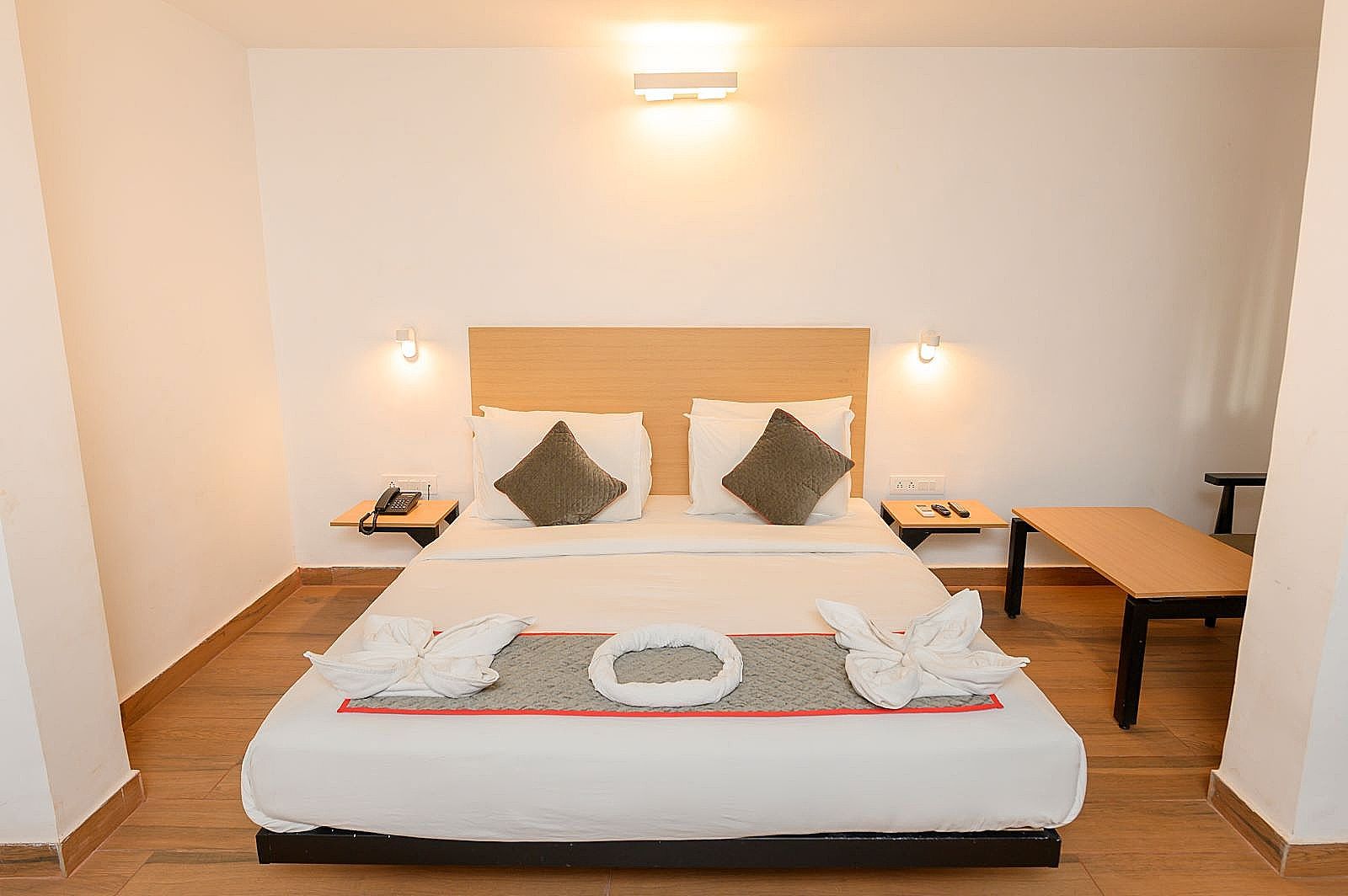 Magnum Resorts Candolim Deluxe Room 2