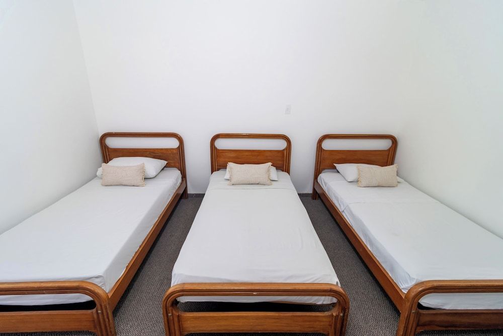 Hotel Axis Inn By GEH Suites Standard Triple Room 7