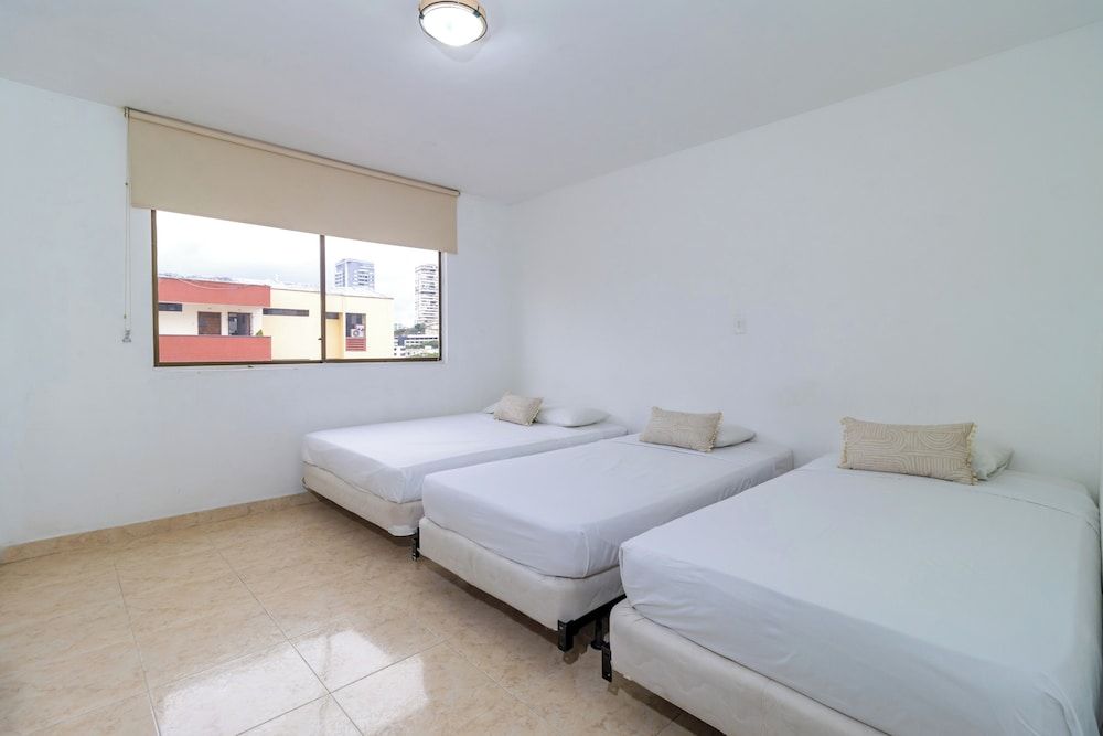 Hotel Axis Inn By GEH Suites Family Room