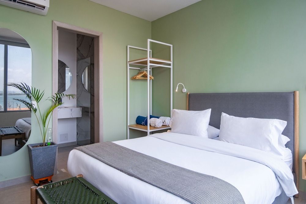 Apartment, 3 Bedrooms (B)