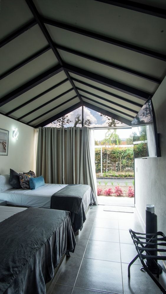 NEW STAR CENTER Deluxe Quadruple Room 8