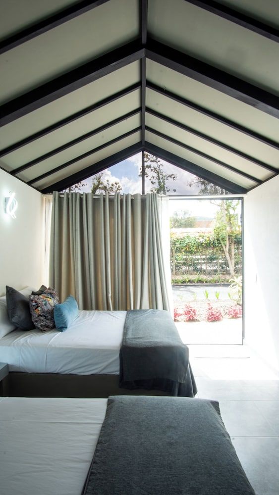 NEW STAR CENTER Deluxe Quadruple Room 9