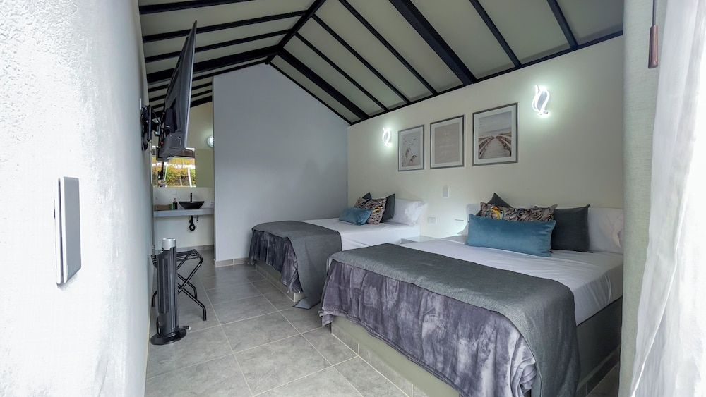 NEW STAR CENTER Deluxe Quadruple Room 7