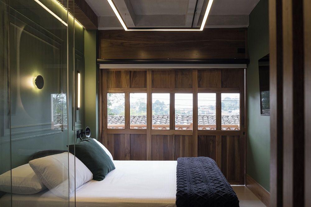 Bindi Hostel Superior Double Room, City View 8