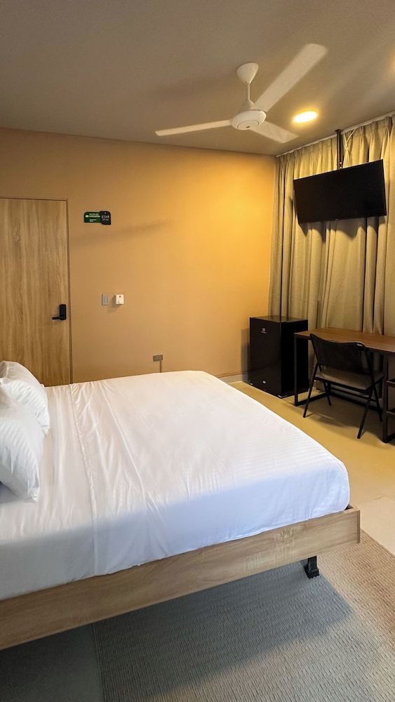 Hotel Star 37 Av Standard Room, 1 Double Bed, Housekeeping 3