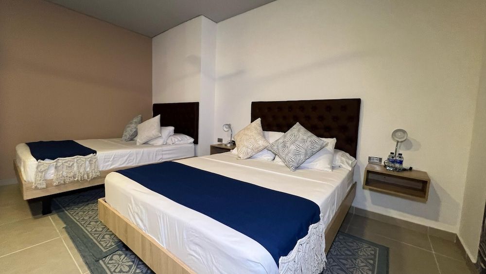 Hotel Star 37 Av Standard Double Room, 2 Double Beds, Non Smoking, Housekeeping 3