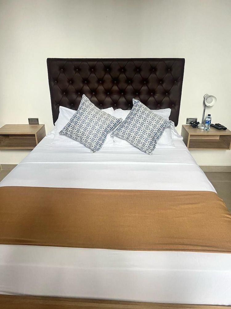 Hotel Star 37 Av Standard Room, 1 Double Bed, Housekeeping 6