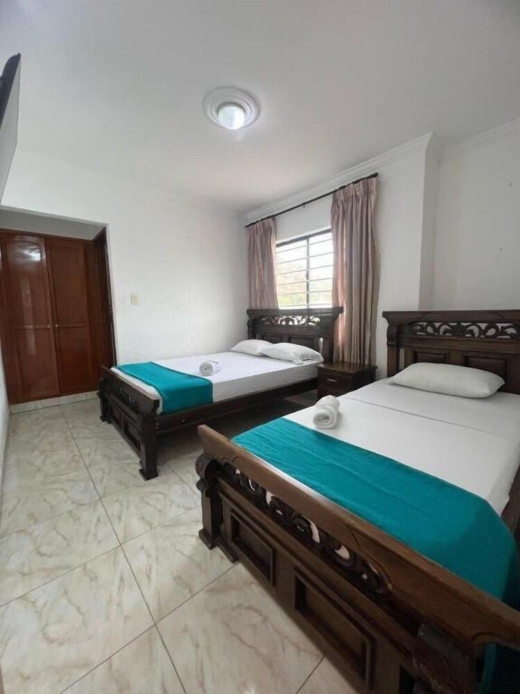Economy Twin Room, Multiple Beds