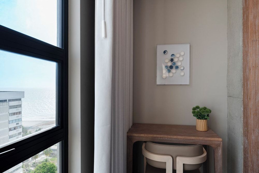 OZ Hotel Collection Junior Suite 12