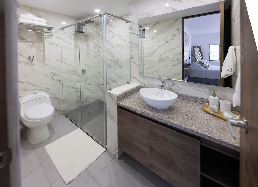 DORAL HOUSE VILLAVICENCIO Deluxe Double Room, 1 King Bed with Sofa bed, Balcony, Pool View 5