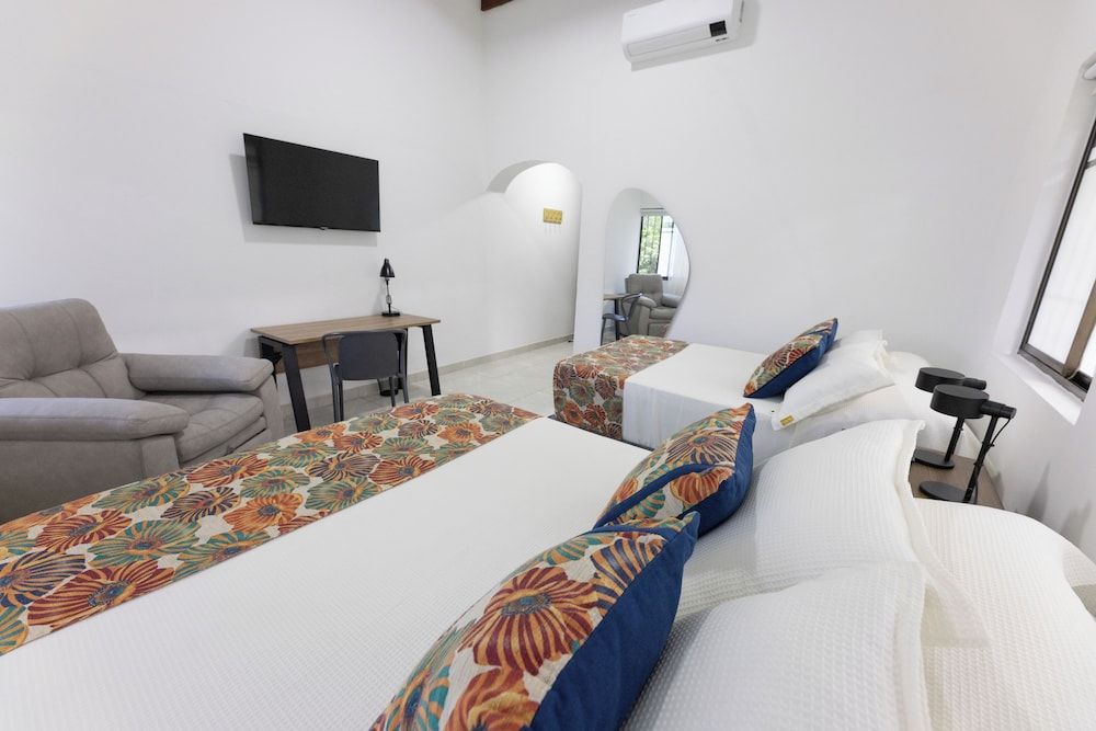 DORAL HOUSE VILLAVICENCIO Family Room, Courtyard View 2