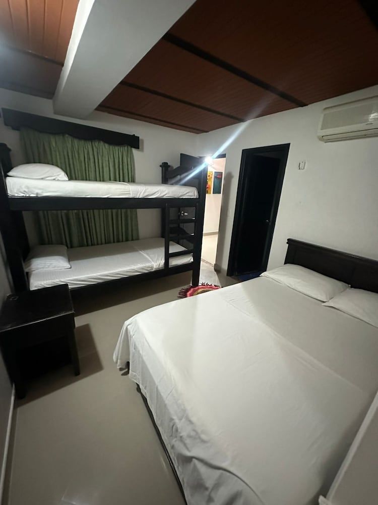 HOTEL PUERTO DORADO Basic Quadruple Room 2