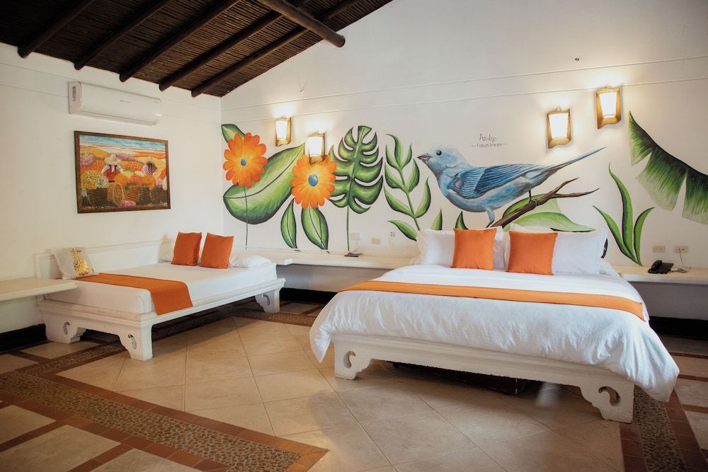 Hotel Porton del Sol Premium Quadruple Room 3