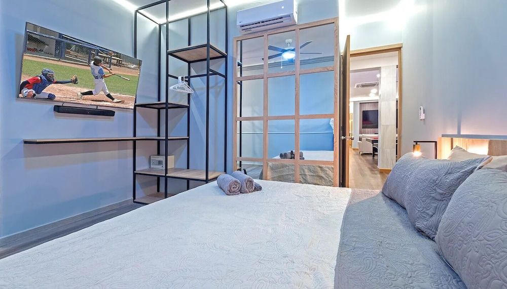 Miami Hotel Cartagena Luxury Loft, Multiple Bedrooms, Partial Ocean View 9