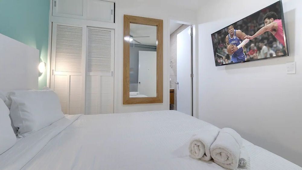 Miami Hotel Cartagena Premium Room, 1 Queen Bed, Private Bathroom 3
