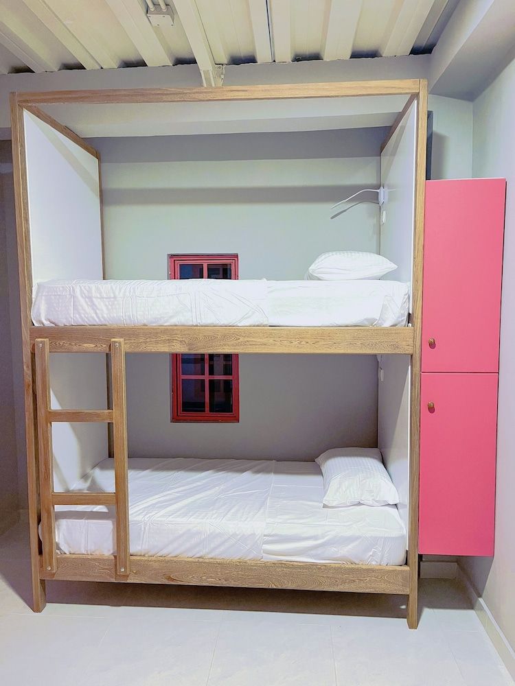 Exclusive Shared Dormitory, Women only