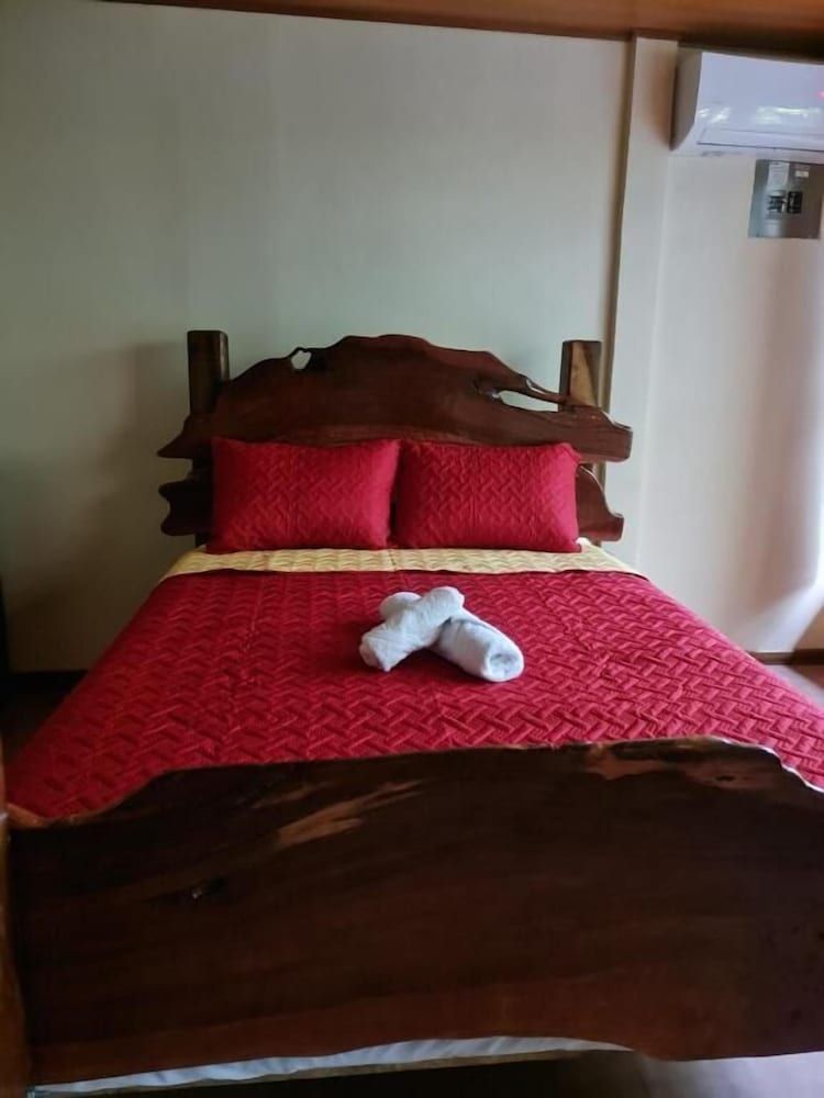 Cool Waters Jungle Villas Luxury Apartment, Mountain View 4