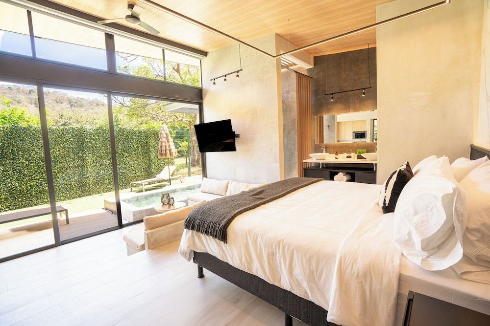 Epic Tamarindo Boutique Hotel Romantic Suite 4