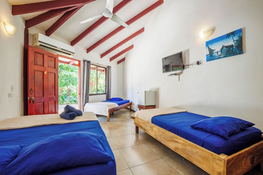 Bambutel Standard Quadruple Room 5