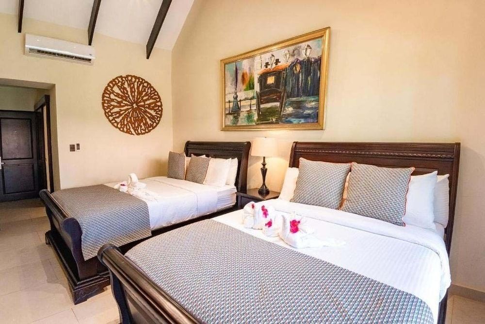 Marenaz Oceanfront Resort Family Room 2