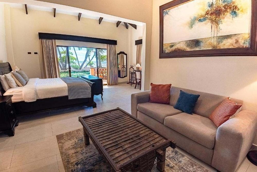 Marenaz Oceanfront Resort Deluxe Bungalow 4