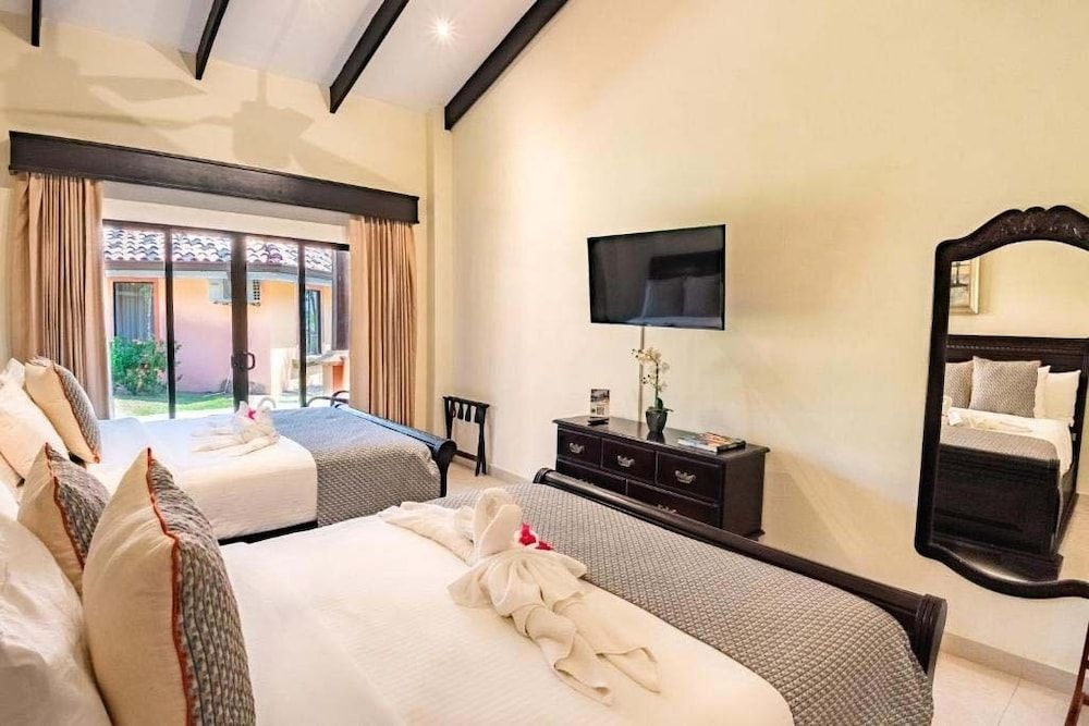 Marenaz Oceanfront Resort Family Room 4