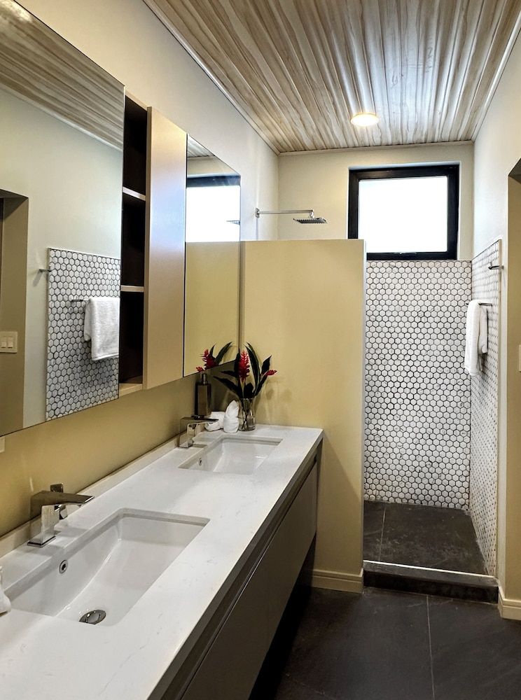 Solindo Stays Deluxe Studio Suite, Partial Ocean View 4