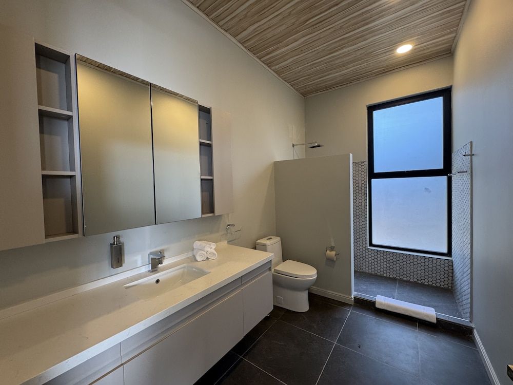 Solindo Stays Deluxe Villa, Ocean View 5