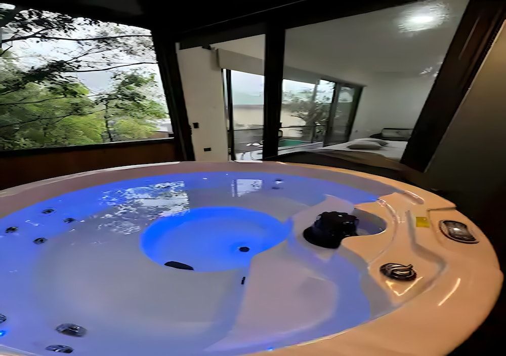 Violeta Homes Monteverde Deluxe Villa, 1 King Bed, Non Smoking, Garden View 4