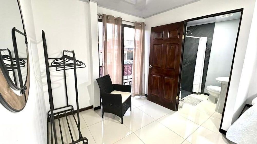 Airport SJO5 min -Marianas Apartments Comfort Room, 1 Double Bed, Balcony, City View 5