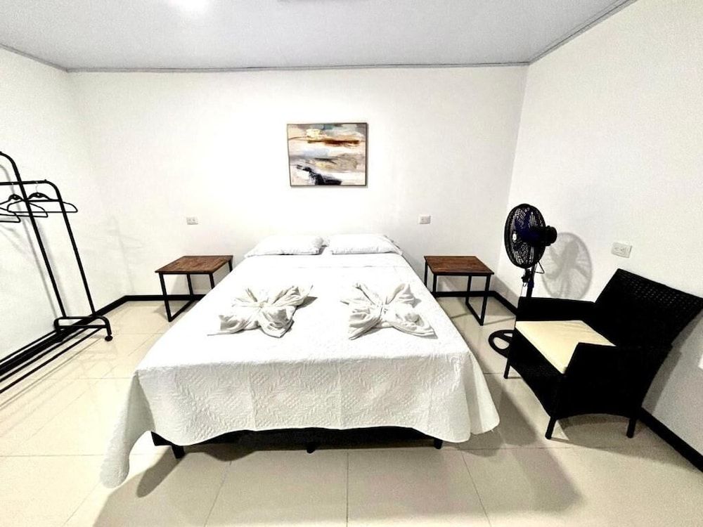 Airport SJO5 min -Marianas Apartments Comfort Room, 1 Double Bed, Balcony, City View