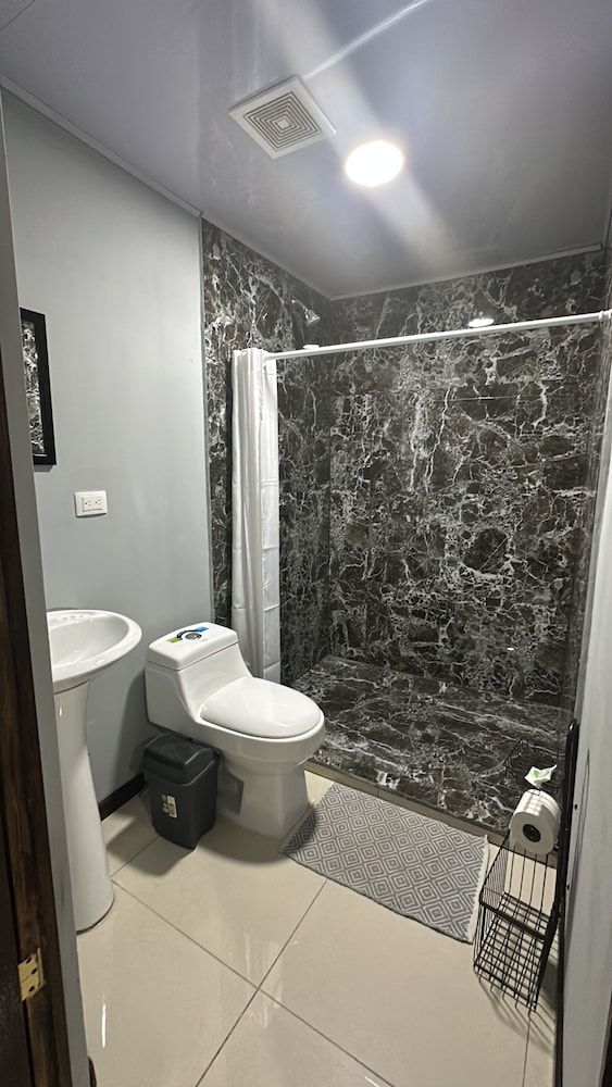 Airport SJO5 min -Marianas Apartments Comfort Room, 1 Double Bed, Balcony, City View 4