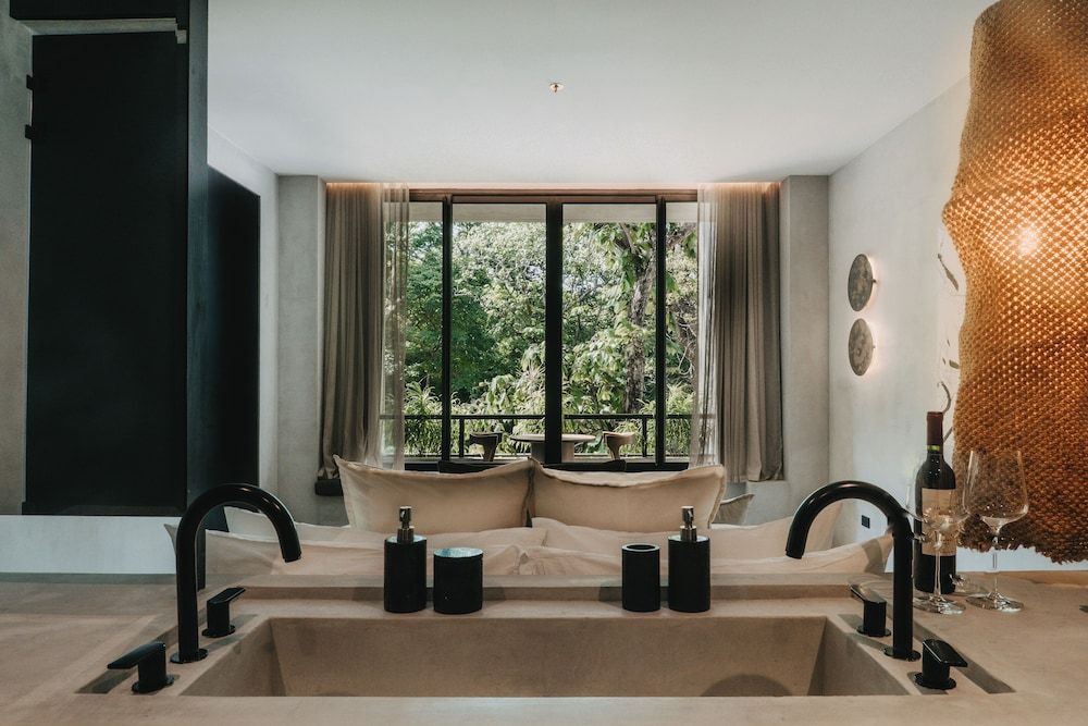 Esh Hotel & Spa Canopy Suite + Private Balcony 8