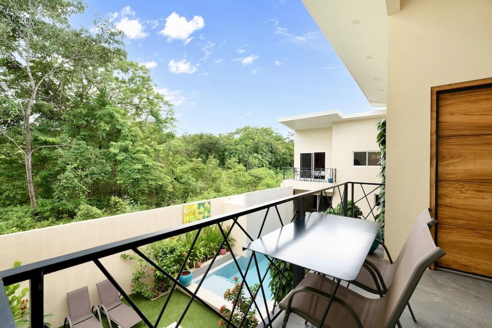 Pierre and Colors TAMARINDO Adult Only Superior Apartment, Ensuite, Pool View (Luxe) 10